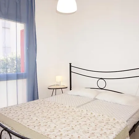 Relax By The Garden - Flat For Up To 6 Guests *