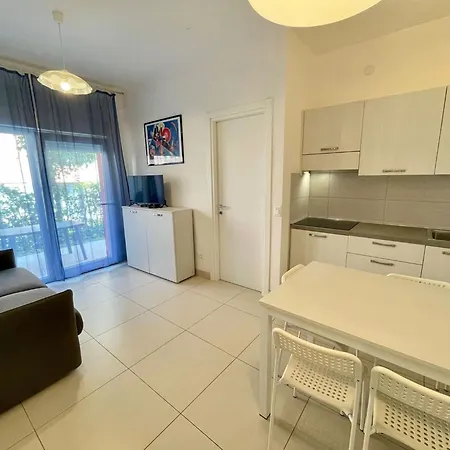 Relax By The Garden - Flat For Up To 6 Guests Apartment *